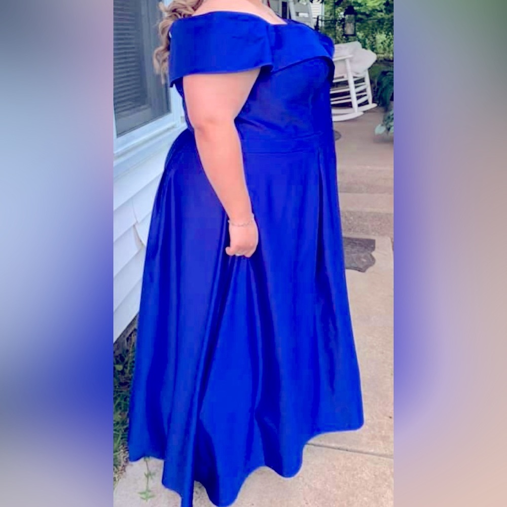 Prom dress size 24w from David’s bridal asking $130